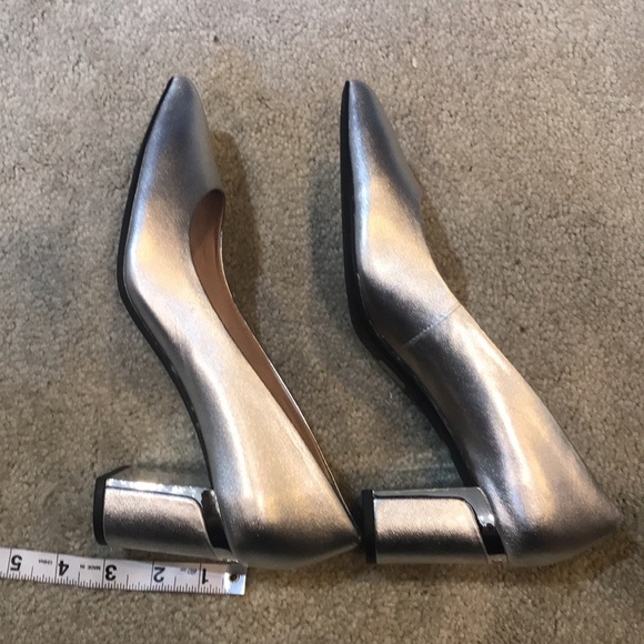 DKNY Elie Silver Leather Upper Closed Toe Pumps with Block Heel-Size 8 - Picture 9 of 9